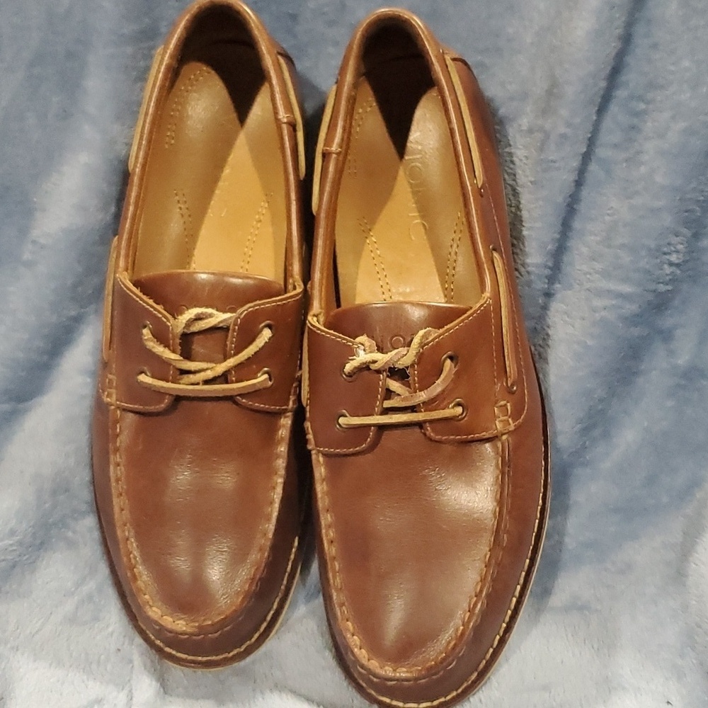 Vionic brown leather boat dock shoes Lloyd